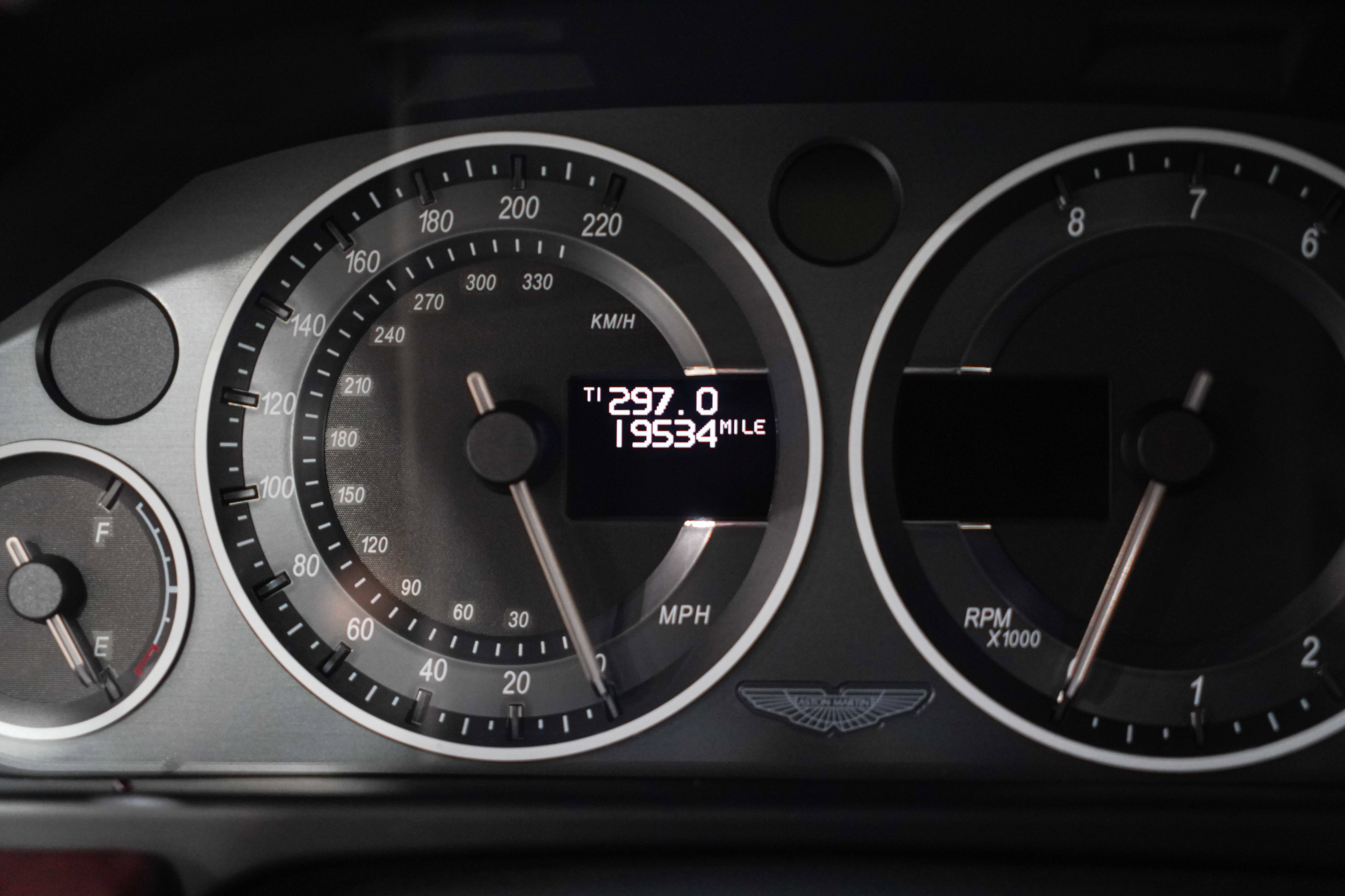 Used 2009 Aston Martin DBS Coupe RWD image 40