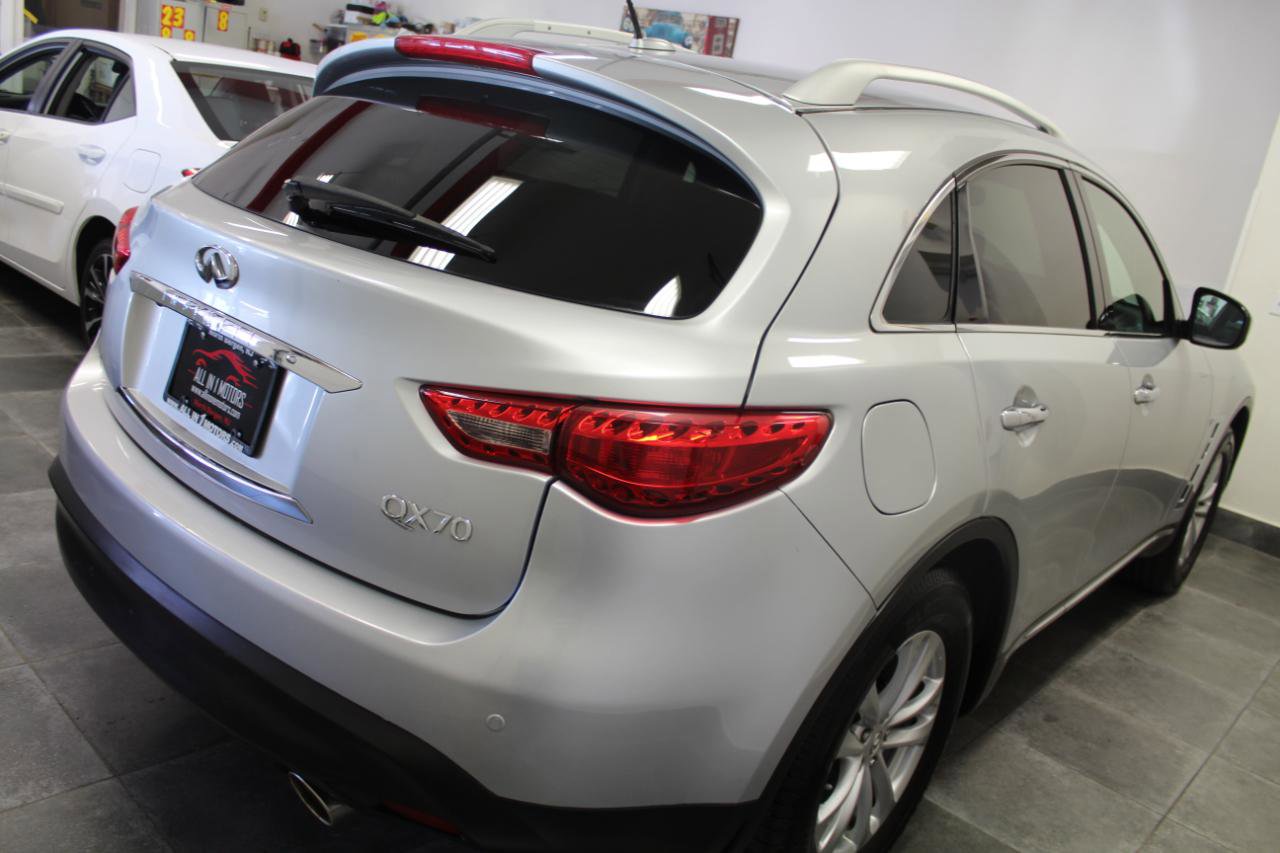 Used 2017 INFINITI QX70 AWD w/ Premium Package image 6