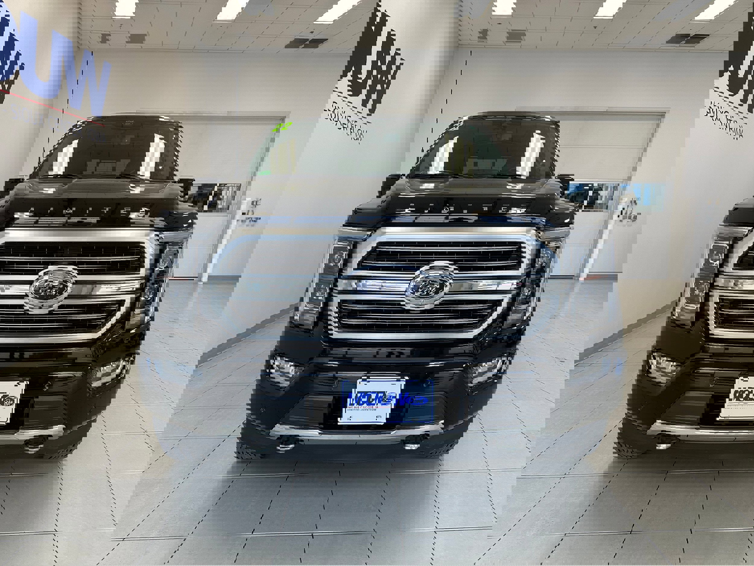 Used 2022 Ford F150 Limited image 3