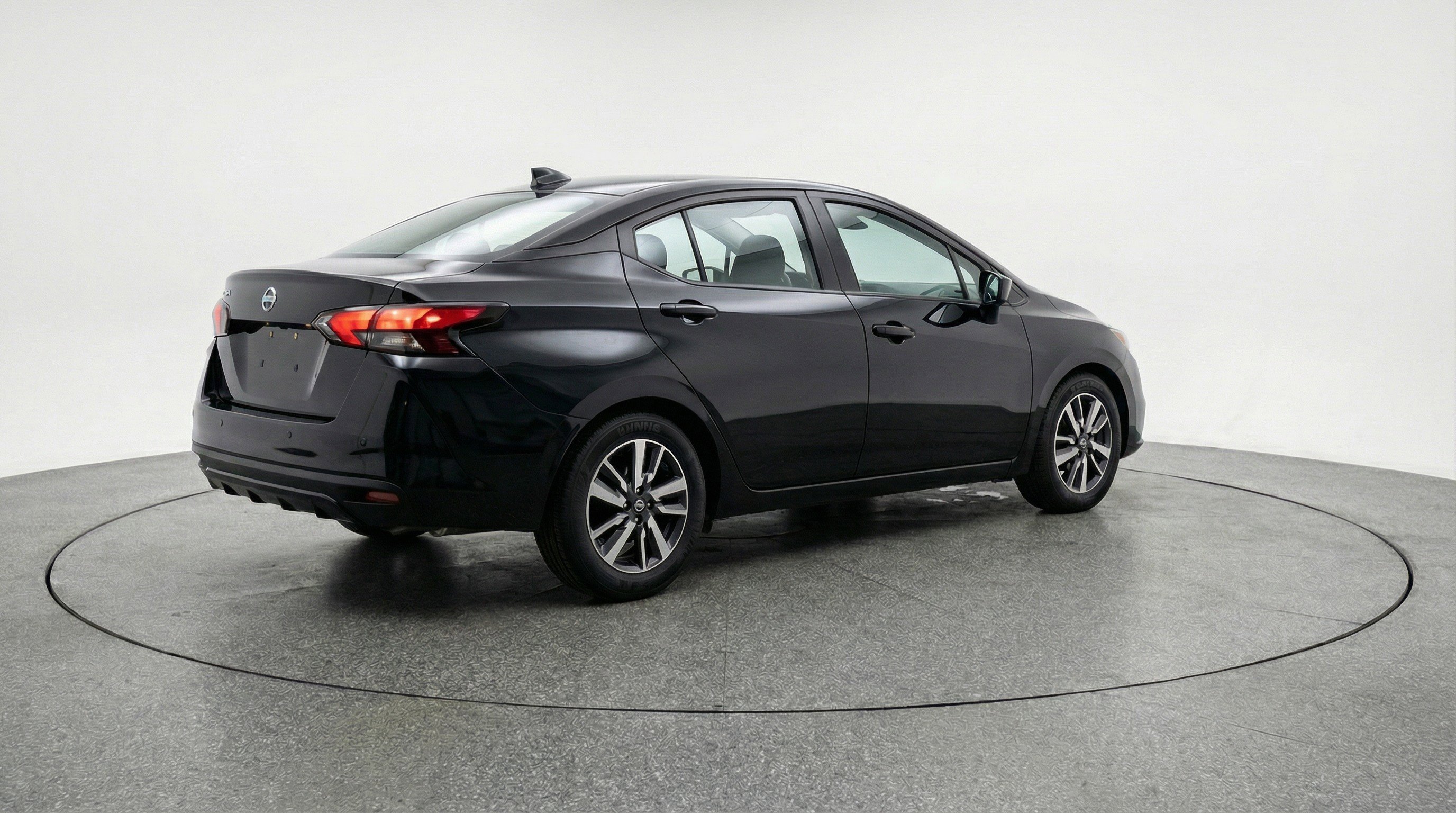 Used 2025 Nissan Versa SV image 6