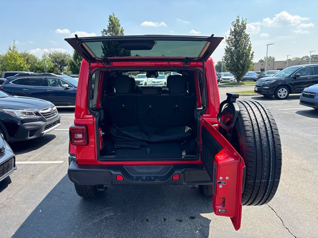 Used 2025 Jeep Wrangler Unlimited Sahara w/ Safety Group AWD/4WD image 8
