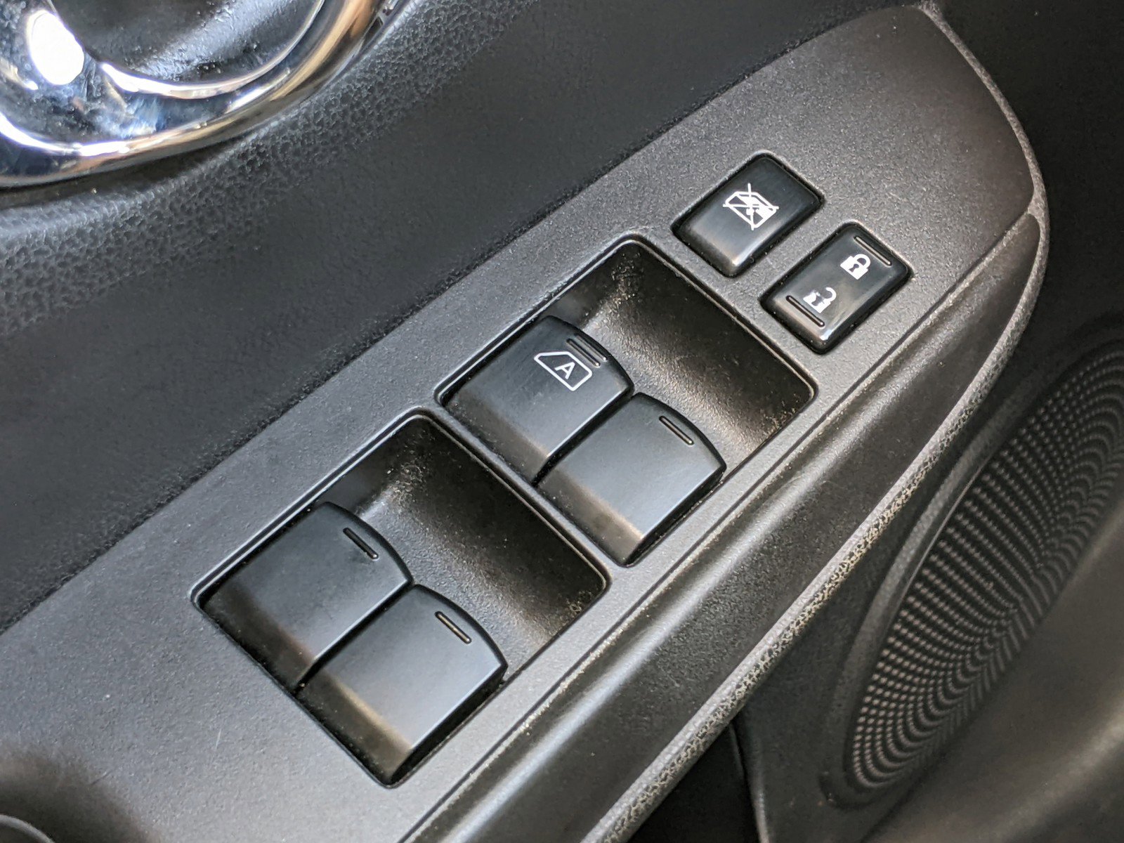 Used 2016 Nissan Versa Note SV image 16