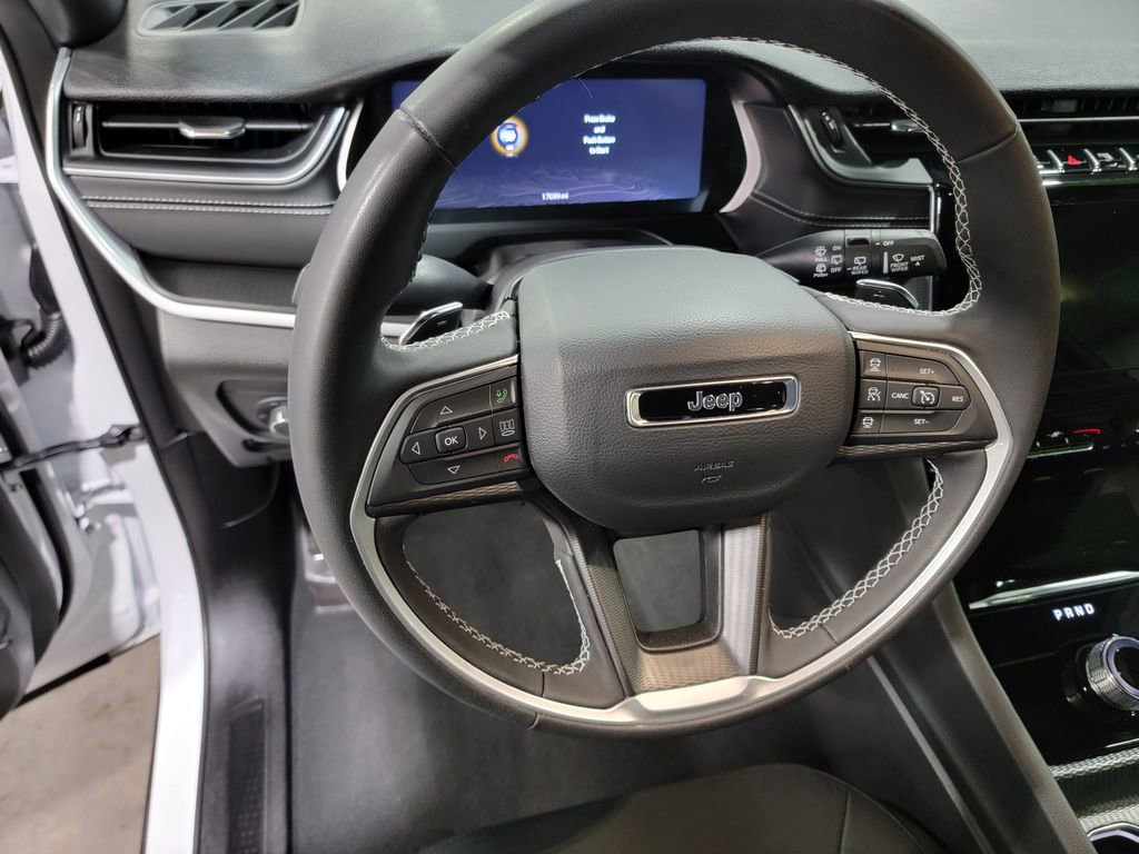 Used 2025 Jeep Grand Cherokee Laredo w/ Trailer Tow Package image 11