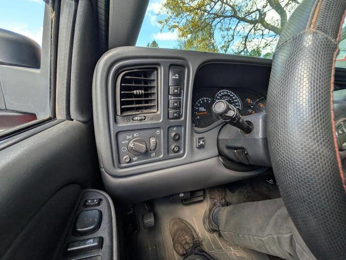 Used 2005 Chevrolet Silverado 2500 LS AWD/4WD image 34