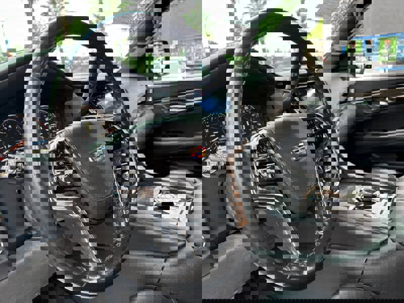 Used 2015 Cadillac Escalade Platinum image 25