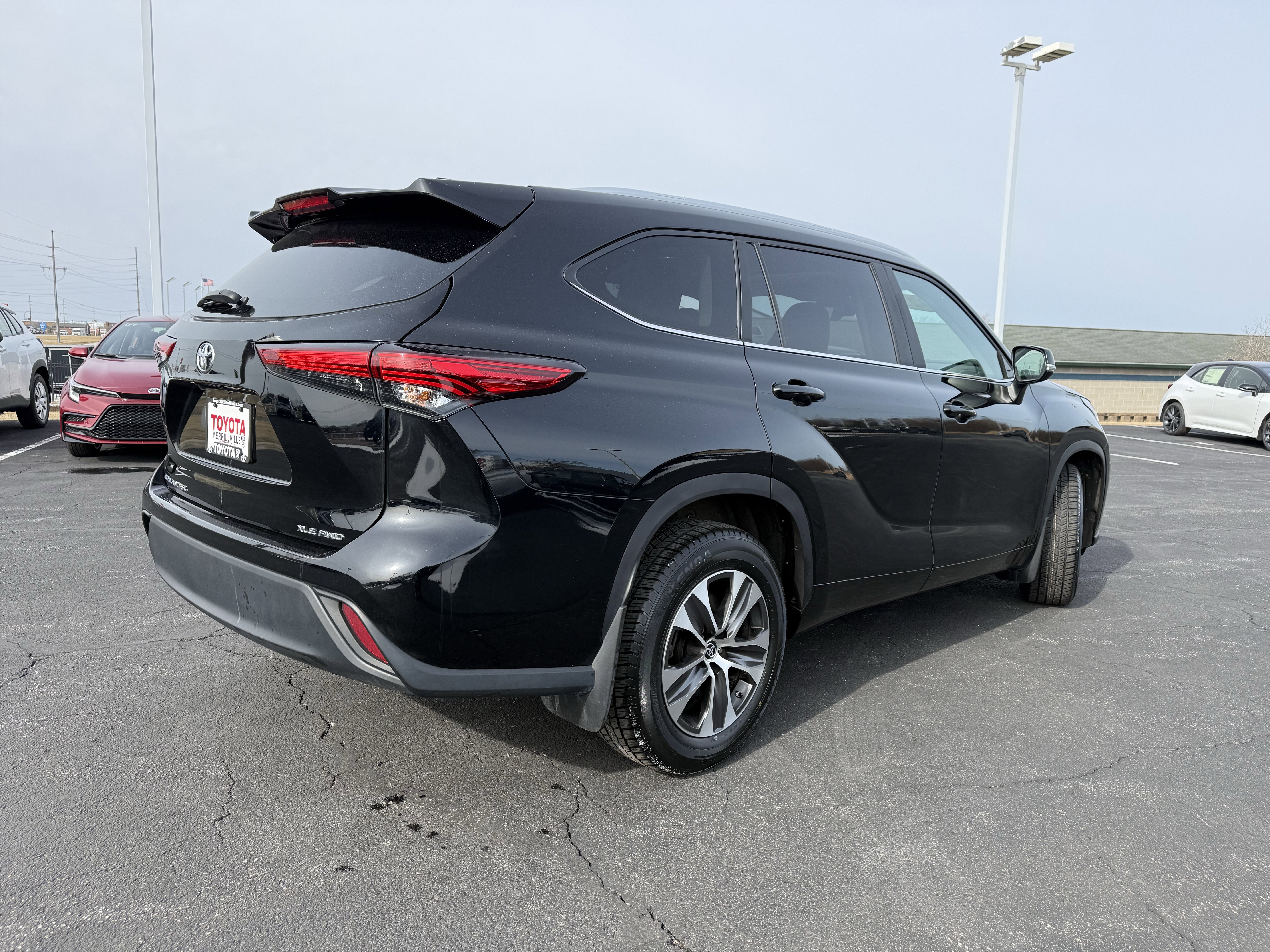 Used 2023 Toyota Highlander XLE image 9