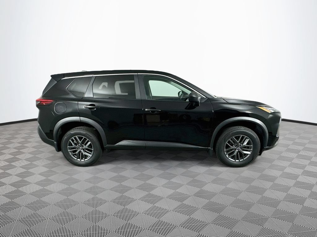Used 2023 Nissan Rogue S AWD/4WD image 12