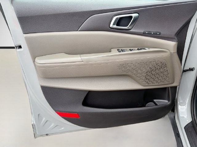 Used 2025 Kia Carnival EX FWD image 22