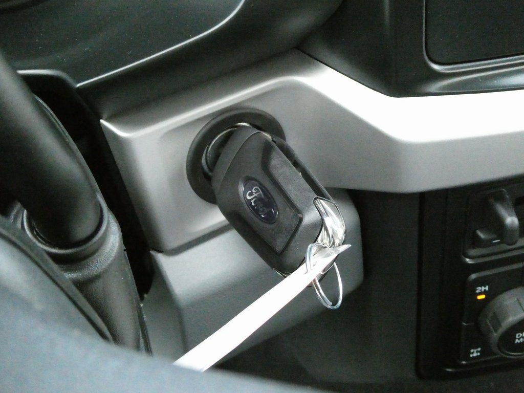 New 2025 Ford F350 XLT w/ FX4 Off-Road Package image 9