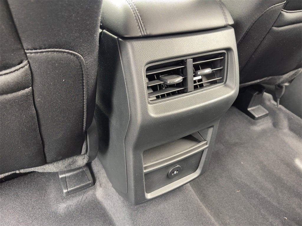 Used 2024 Ford Edge SE w/ Black Appearance Package image 12