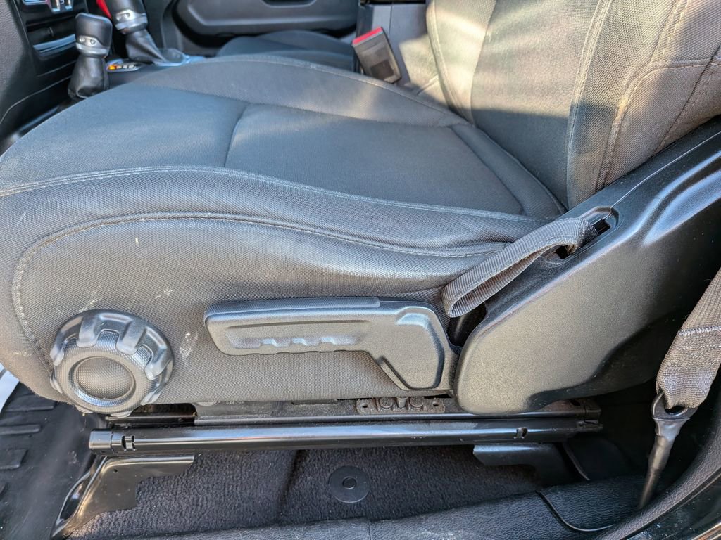 Used 2021 Jeep Wrangler Unlimited Sport image 17