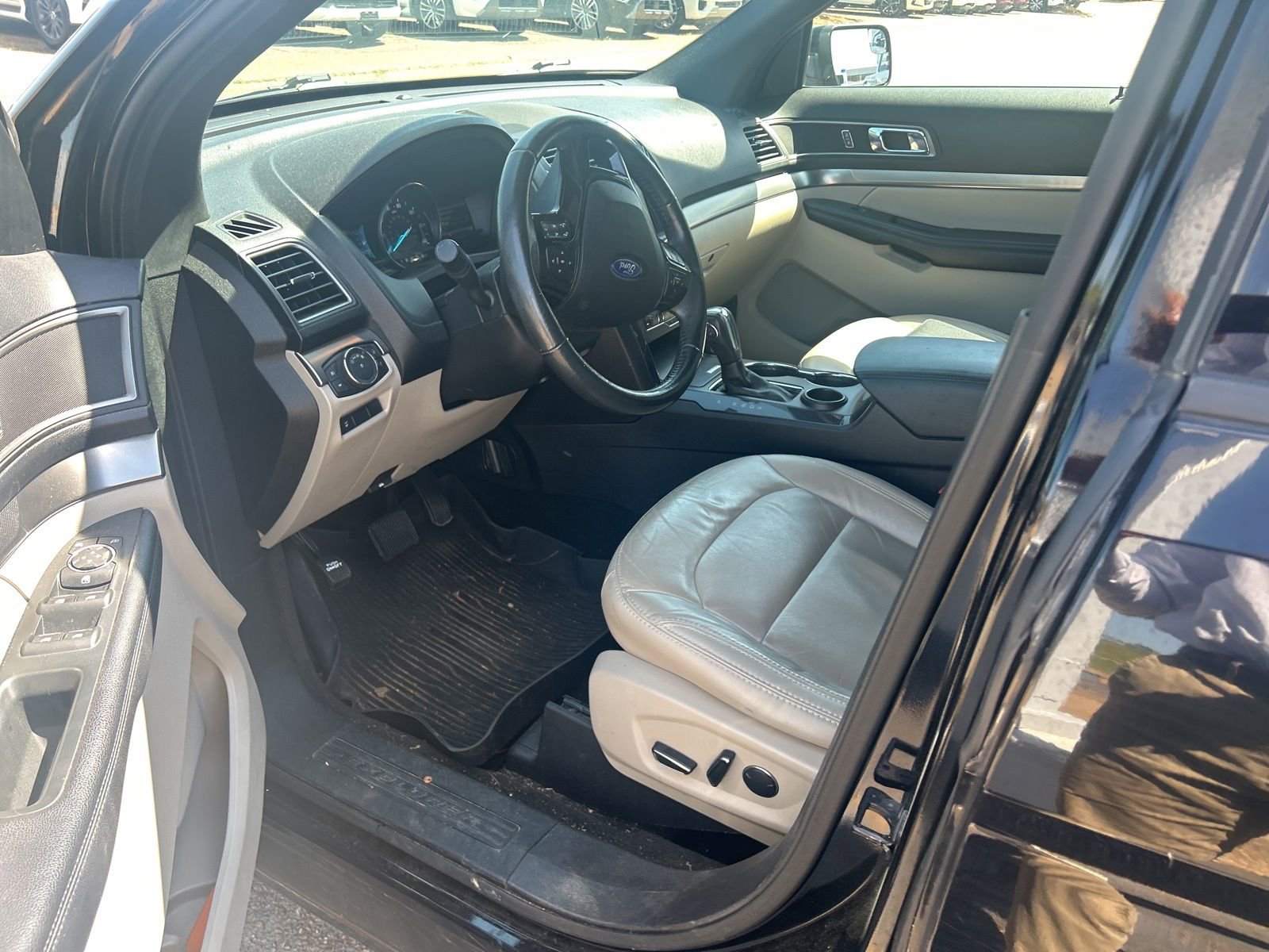 Used 2018 Ford Explorer XLT w/ Equipment Group 202A image 22