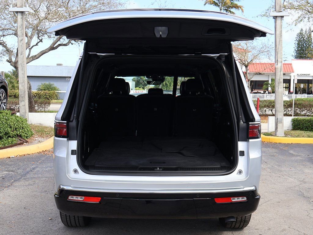 Used 2025 Jeep Wagoneer L Series II w/ 8-pass Seating Package AWD/4WD image 20