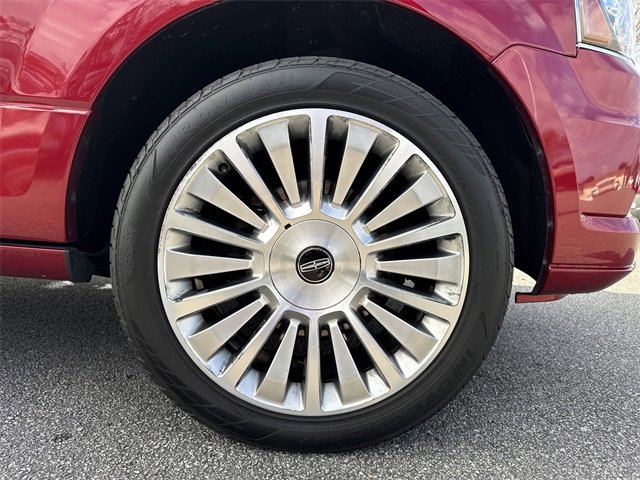 Used 2016 Lincoln Navigator Select image 12