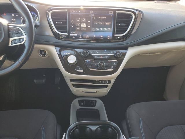 Used 2021 Chrysler Pacifica Touring w/ Cold Weather Group FWD image 28