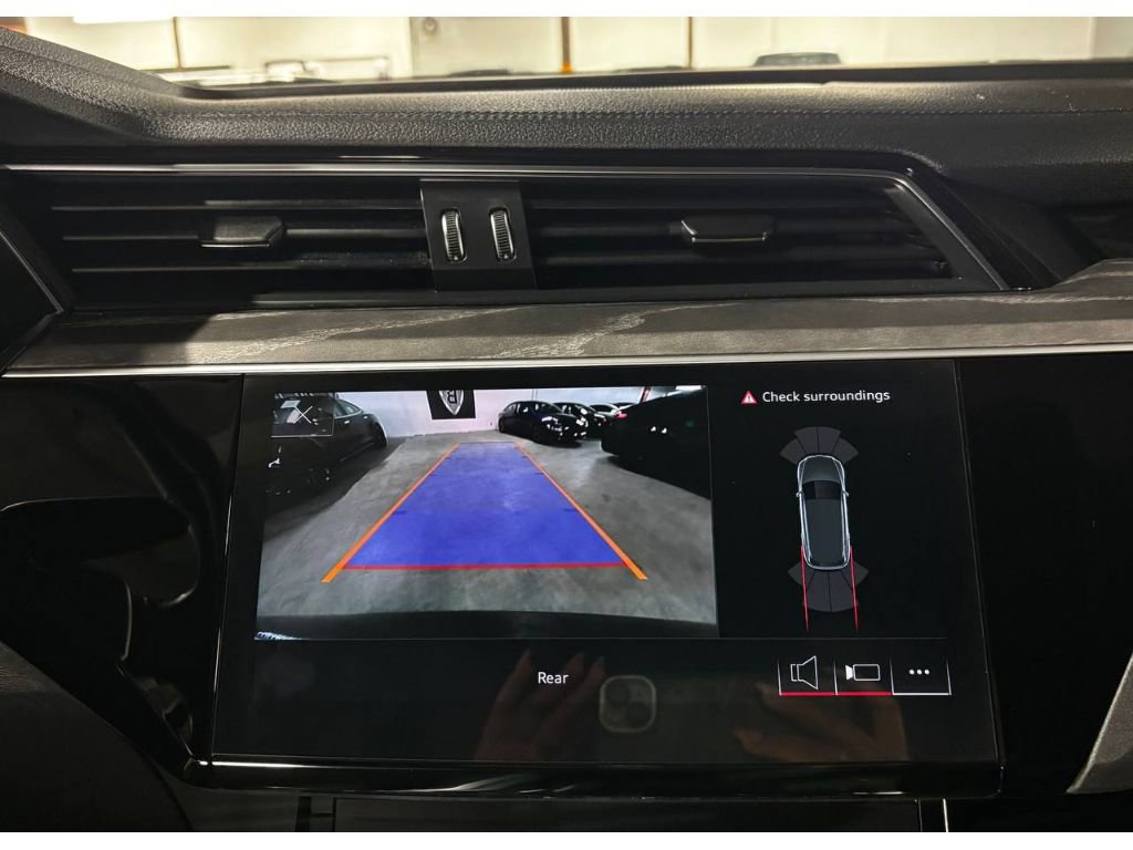 Used 2024 Audi Q8 e-tron Premium image 33