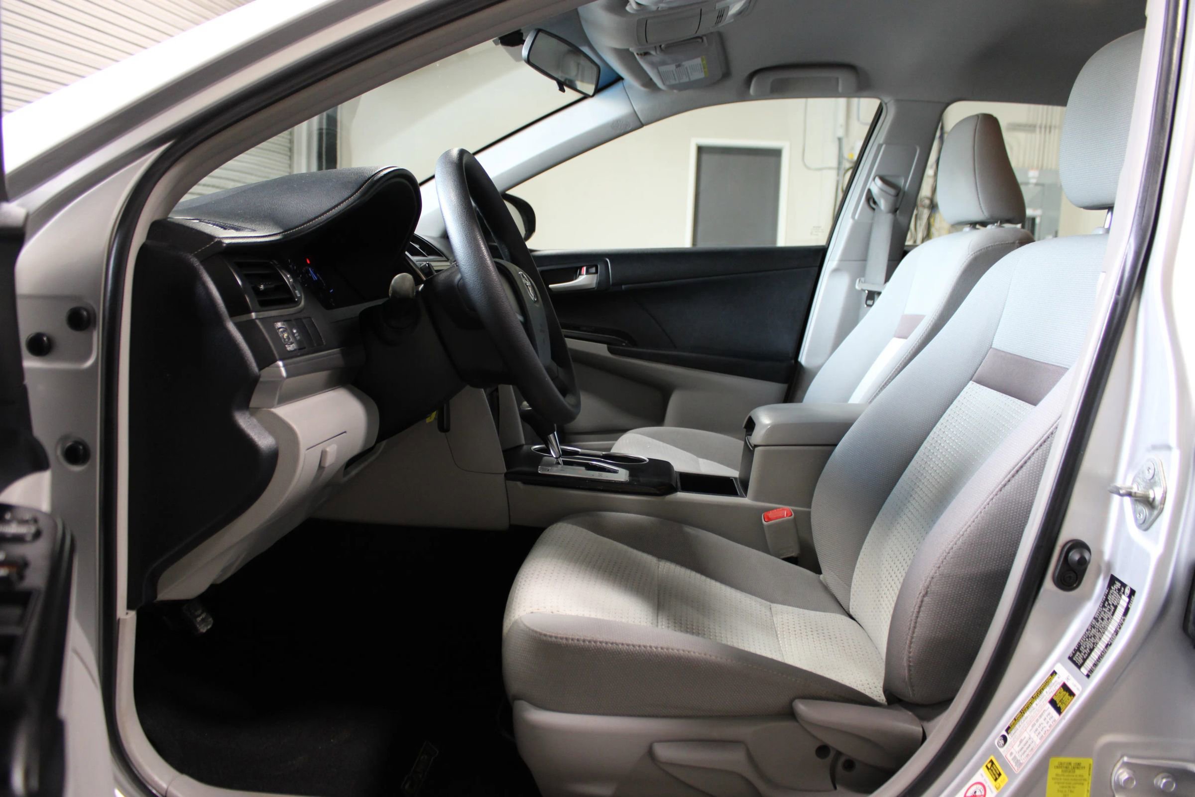 Used 2012 Toyota Camry L FWD image 9