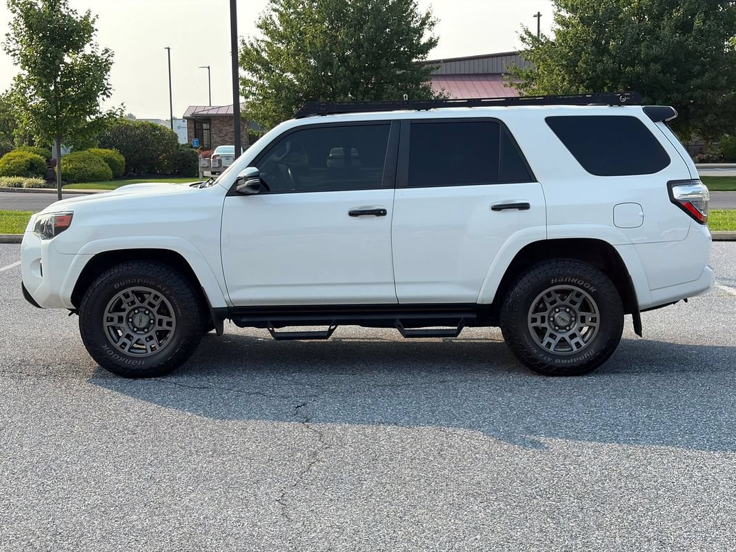 Used 2020 Toyota 4Runner Venture w/ Moonroof Package AWD/4WD image 5