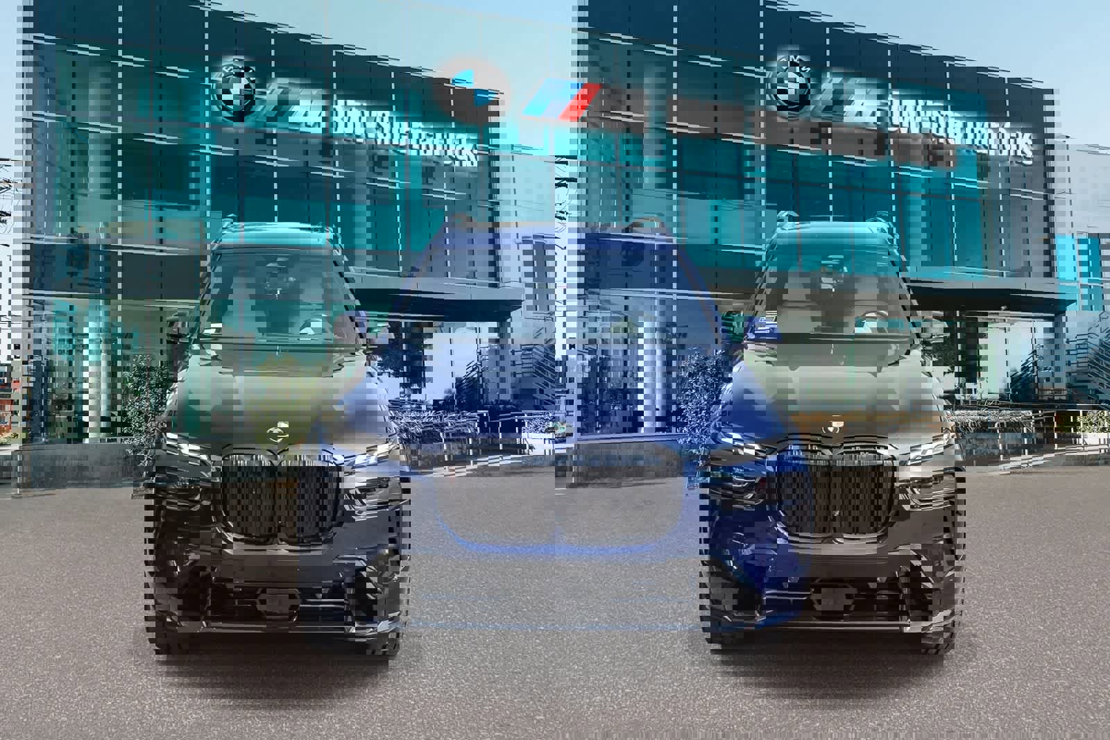 Used 2026 BMW X7 xDrive40i w/ M Sport Package AWD/4WD image 2