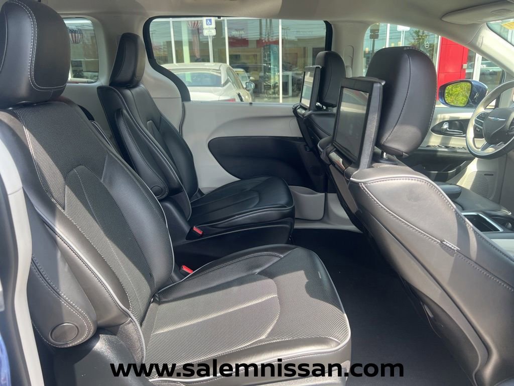 Used 2020 Chrysler Pacifica Limited FWD image 23