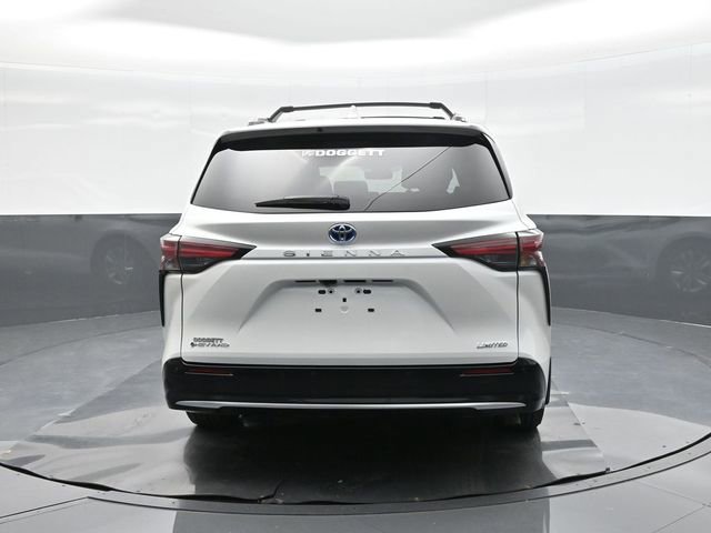 Used 2025 Toyota Sienna Limited image 11