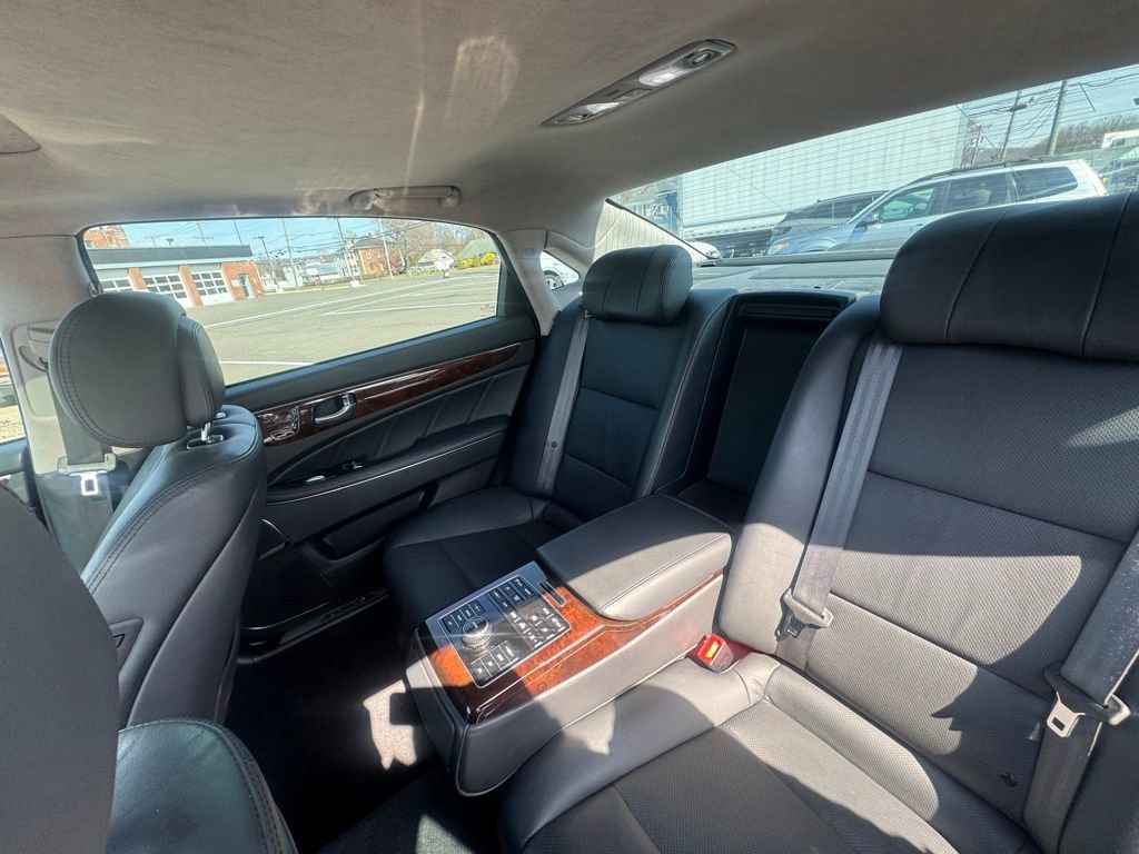 Used 2014 Hyundai Equus Signature RWD image 29