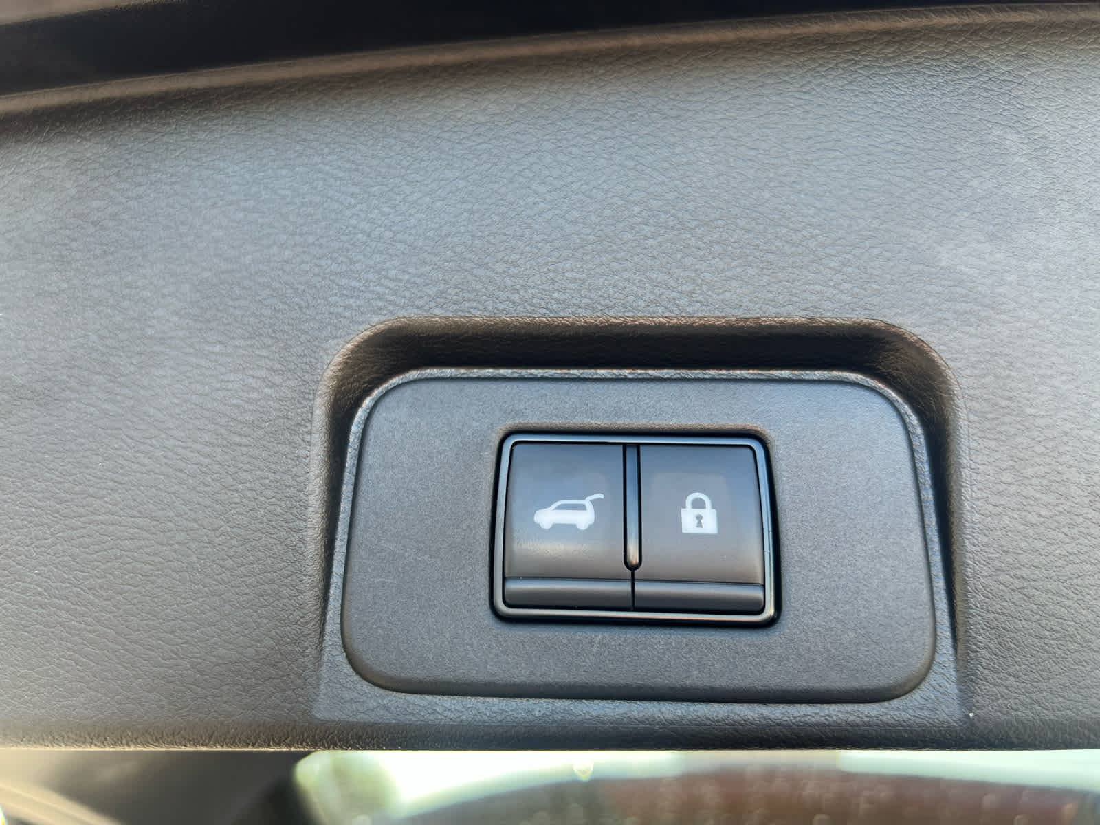 Used 2024 Nissan Rogue SV AWD/4WD image 11