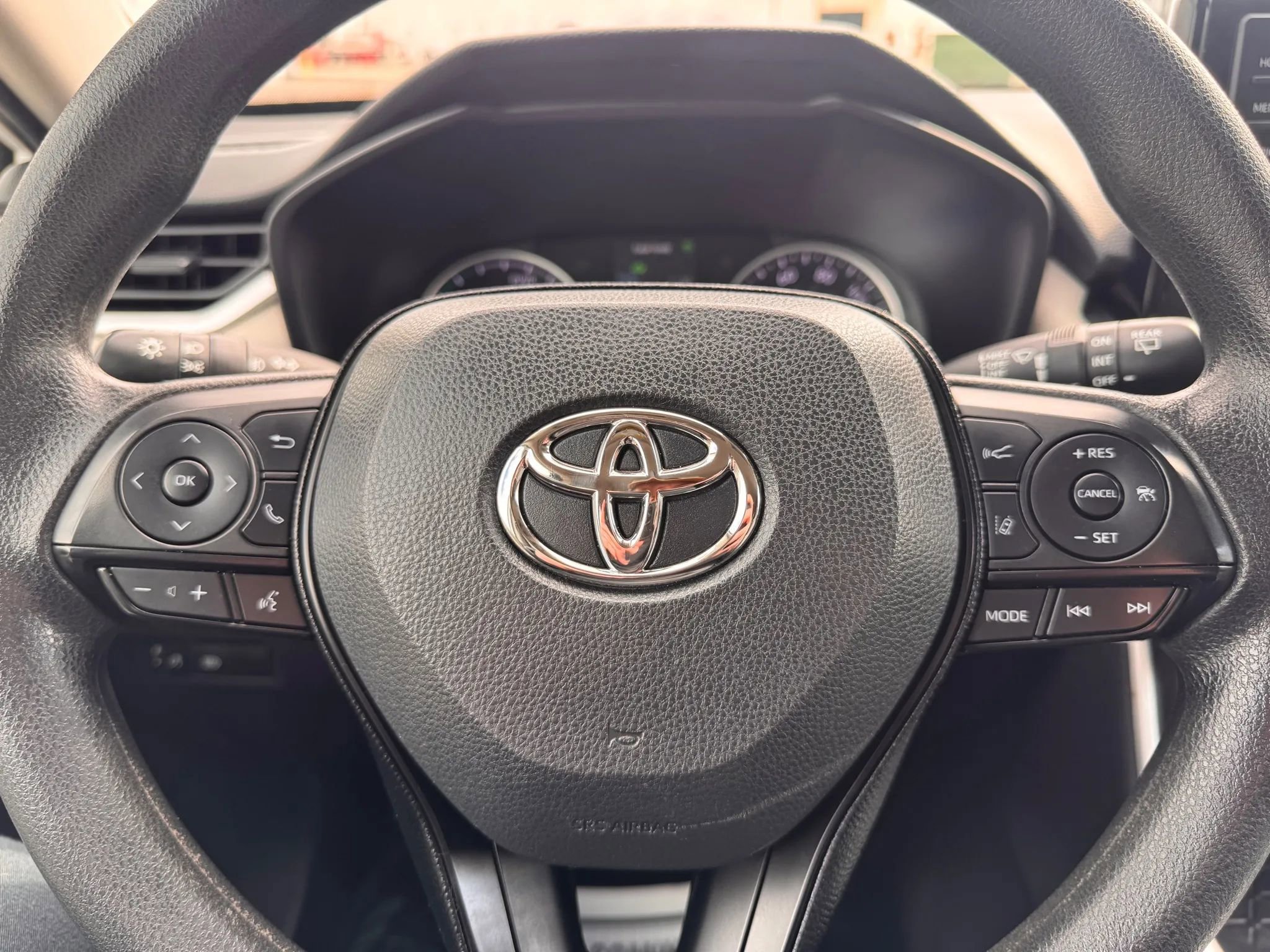 Used 2021 Toyota RAV4 XLE w/ Carpet Mat Package (TMS) image 33