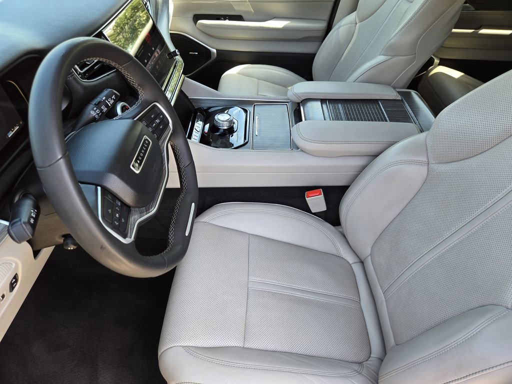 Used 2024 Jeep Wagoneer Series II w/ Flexible Seating Group RWD image 18