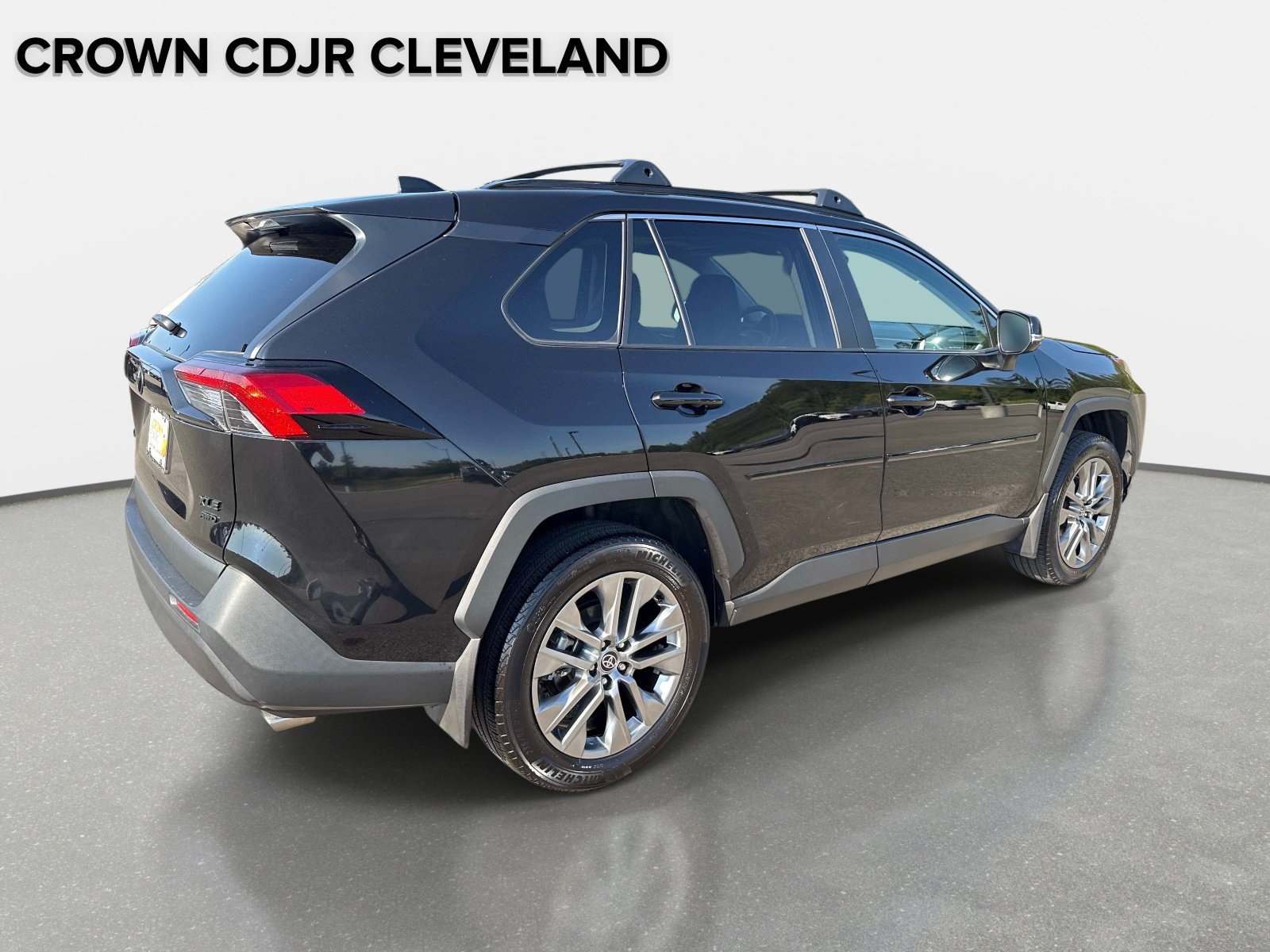 Used 2025 Toyota RAV4 XLE Premium w/ Weather Package AWD/4WD image 5