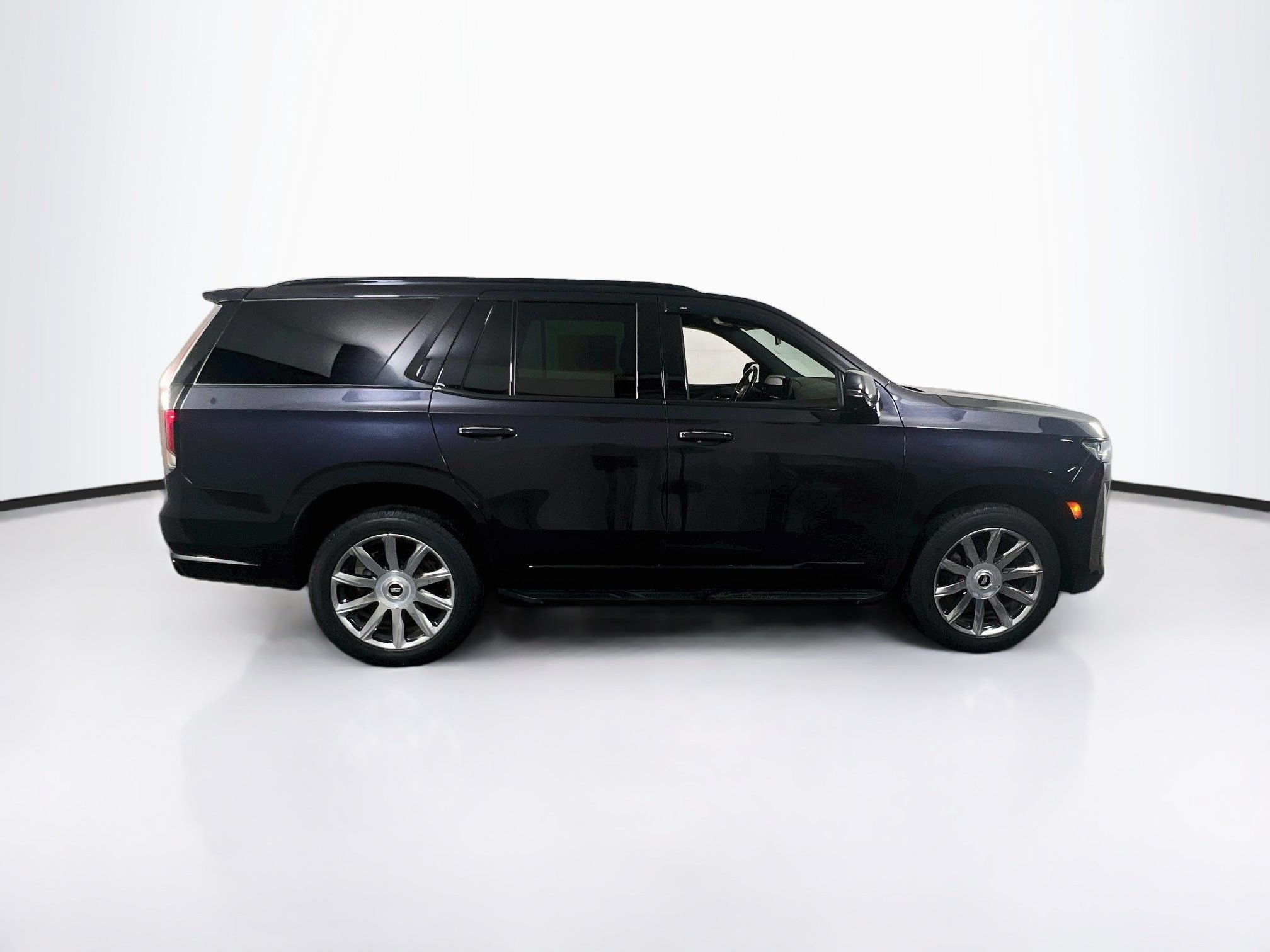 Used 2022 Cadillac Escalade Luxury w/ LPO, Illumination Package AWD/4WD image 4