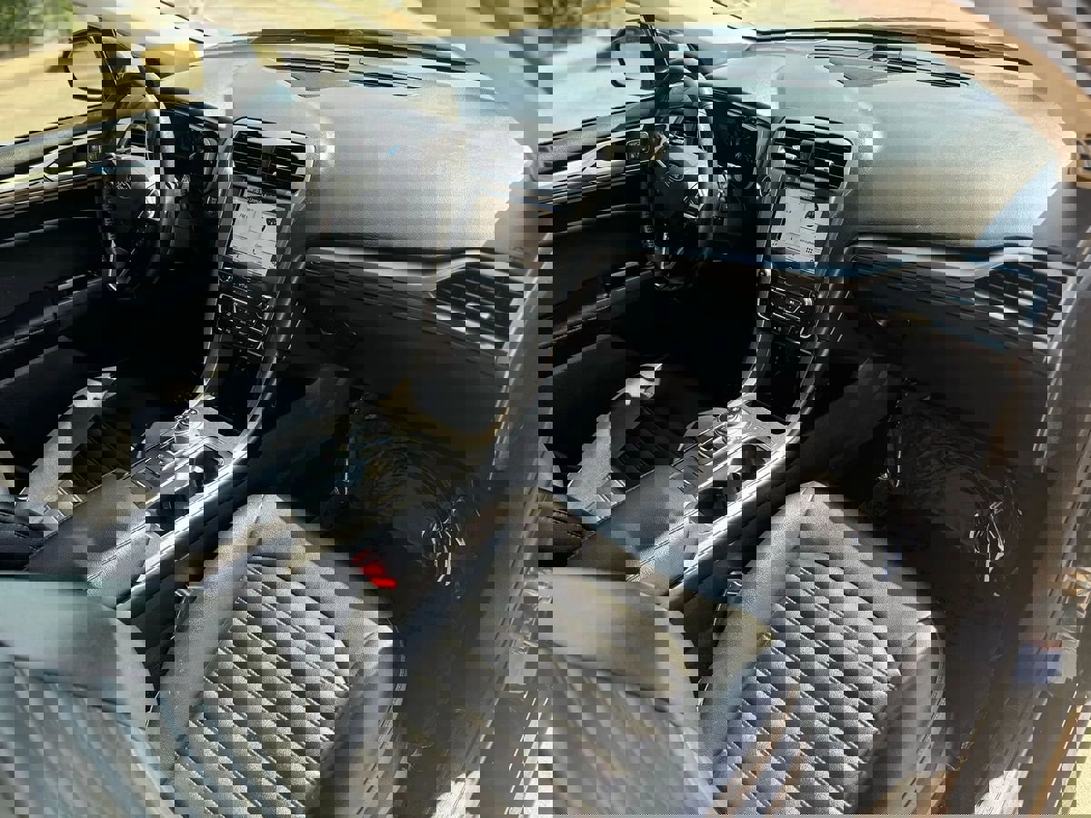 Used 2019 Ford Fusion SEL image 13