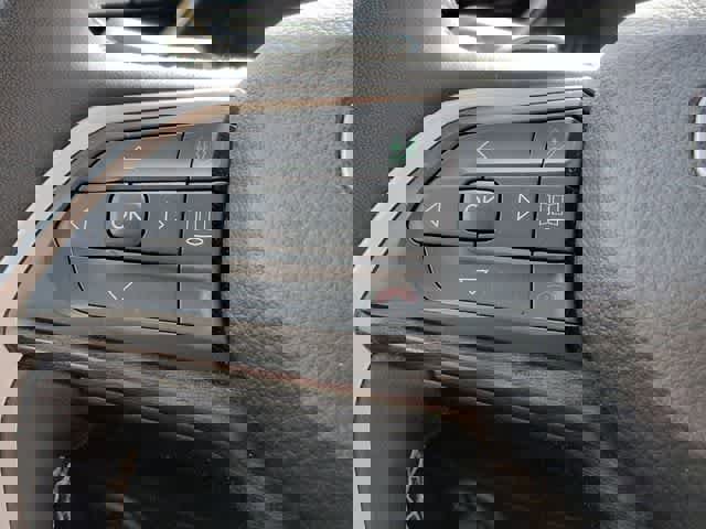 Used 2023 Jeep Grand Cherokee Limited w/ Black Appearance Package image 23