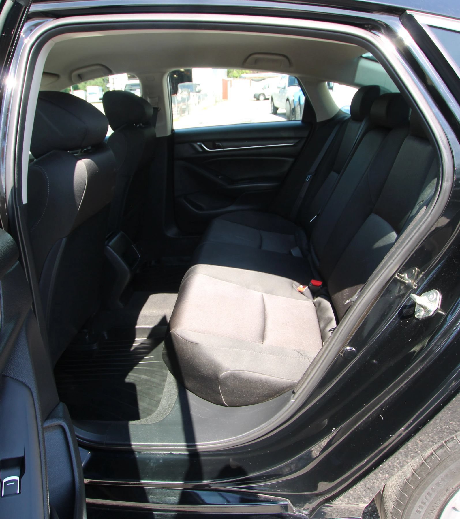 Used 2018 Honda Accord LX image 11