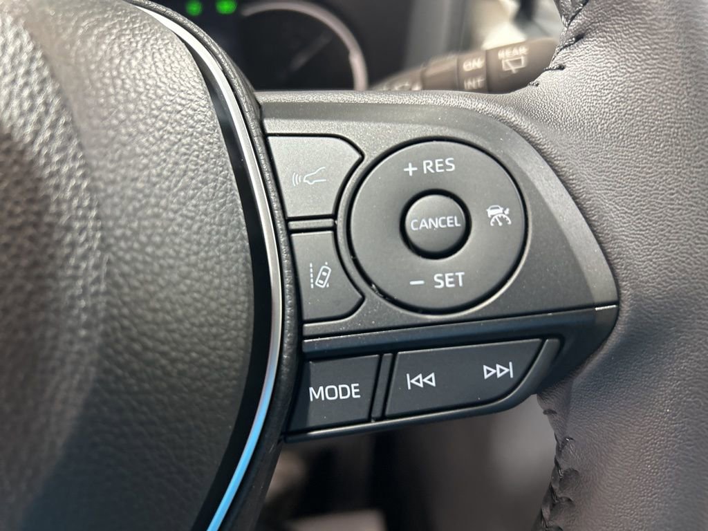 Used 2025 Toyota RAV4 XLE Premium image 22
