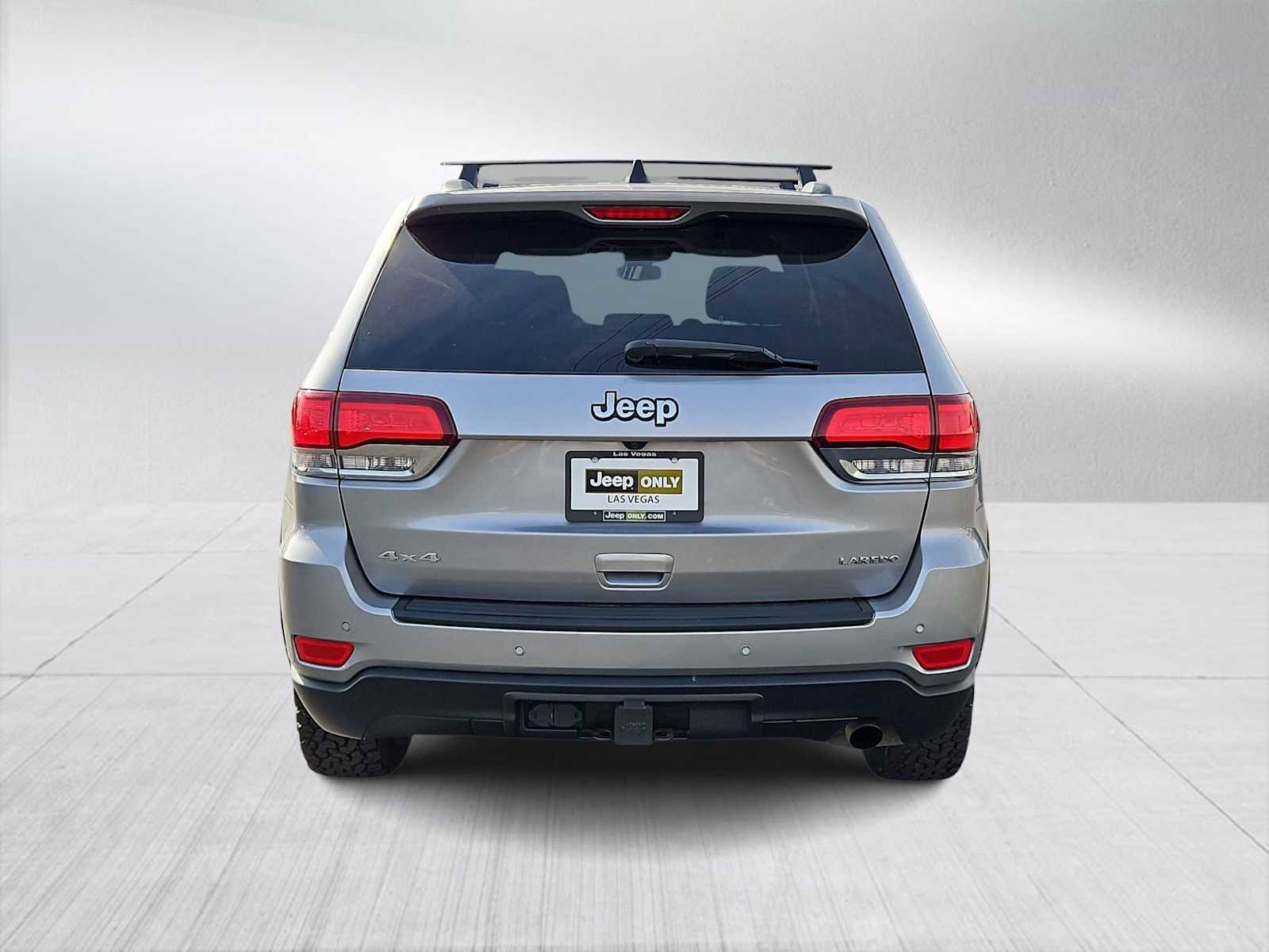 Used 2020 Jeep Grand Cherokee Laredo image 7