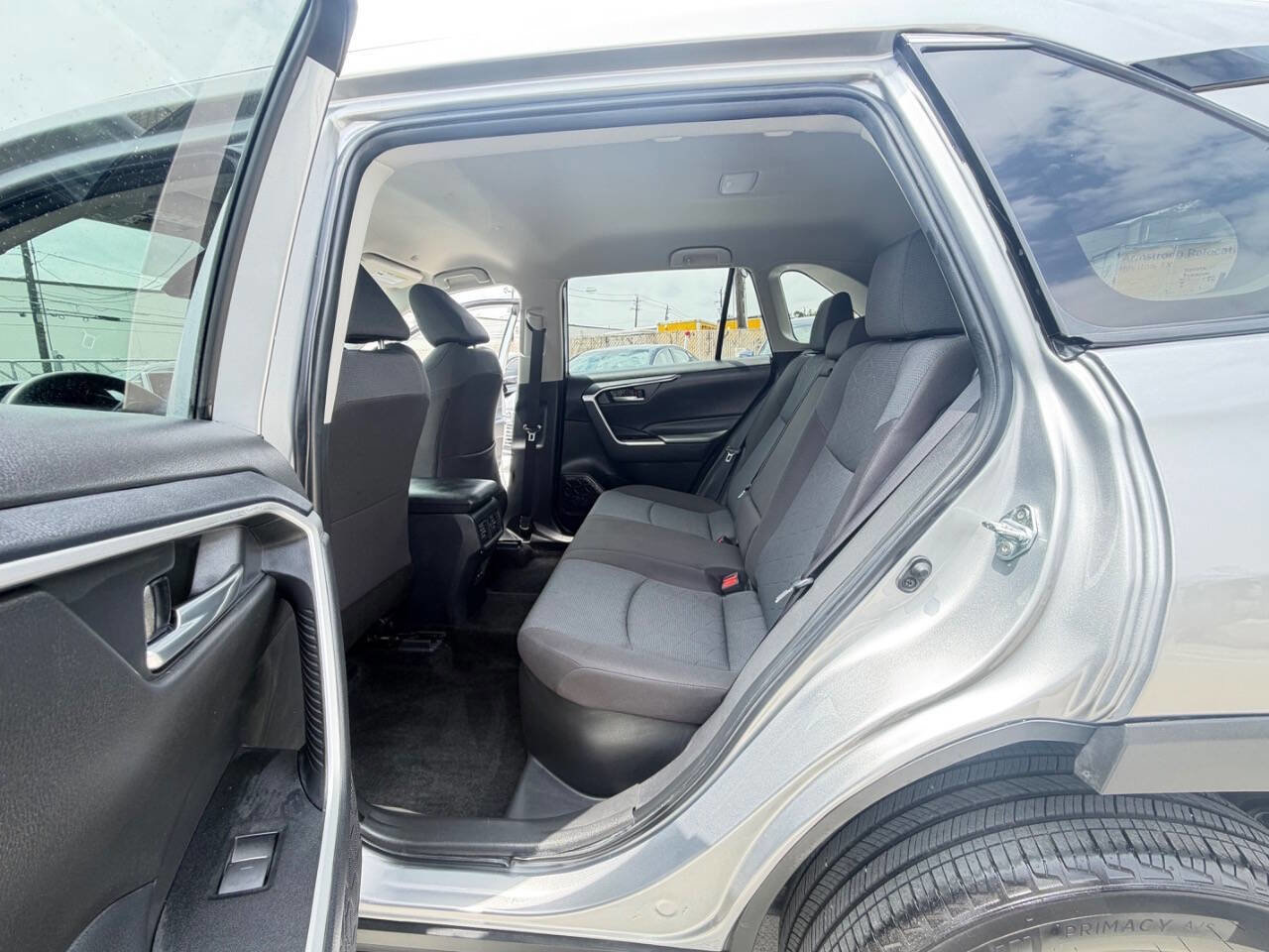 Used 2025 Toyota RAV4 XLE AWD/4WD image 7