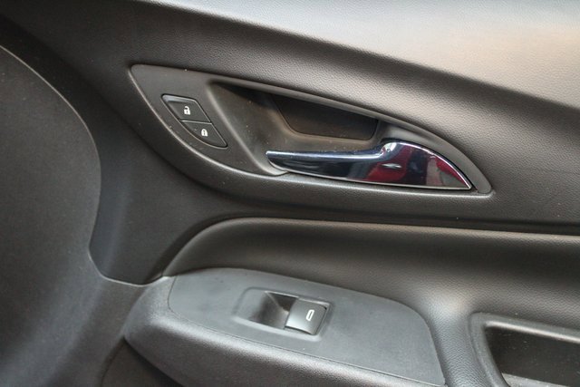 Used 2019 Chevrolet Equinox LT w/ Driver Convenience Package image 9