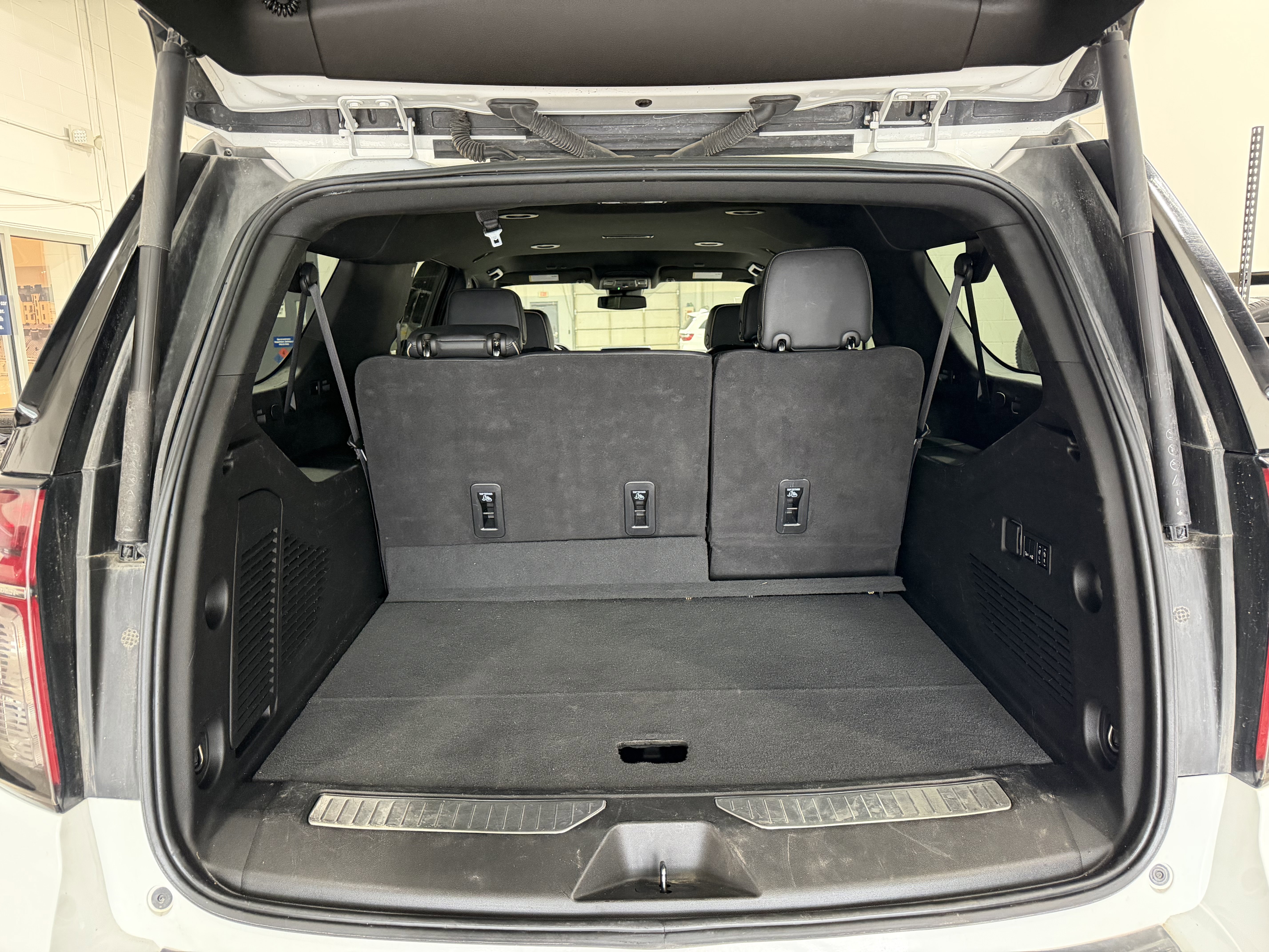 Used 2023 Chevrolet Suburban Premier AWD/4WD image 30