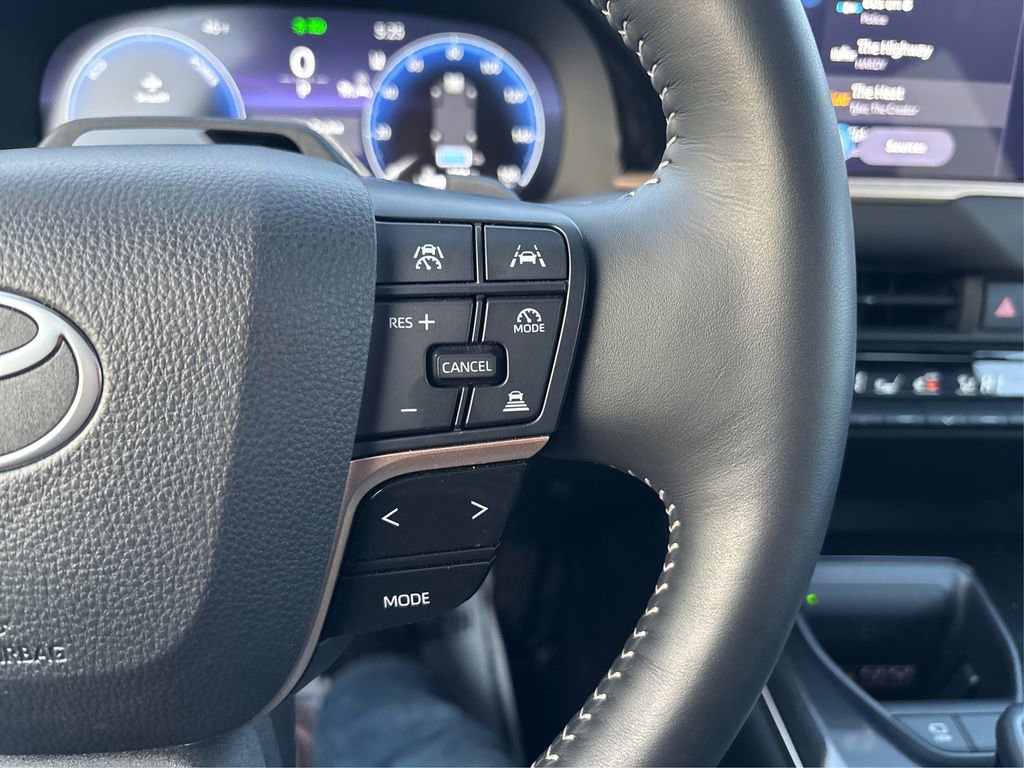 Used 2025 Toyota Crown Signia w/ Advanced Technology Package image 32