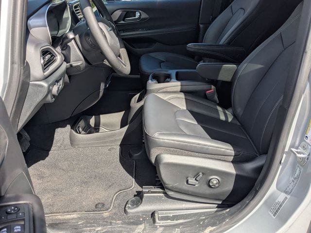 New 2026 Chrysler Voyager LX FWD image 26