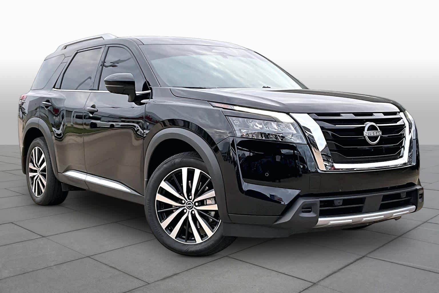 Certified 2025 Nissan Pathfinder Platinum w/ Cargo Package AWD/4WD image 3