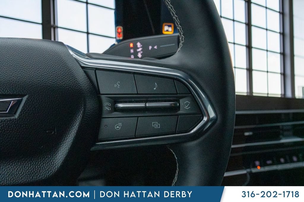 Used 2025 Chevrolet Traverse Z71 AWD/4WD image 11