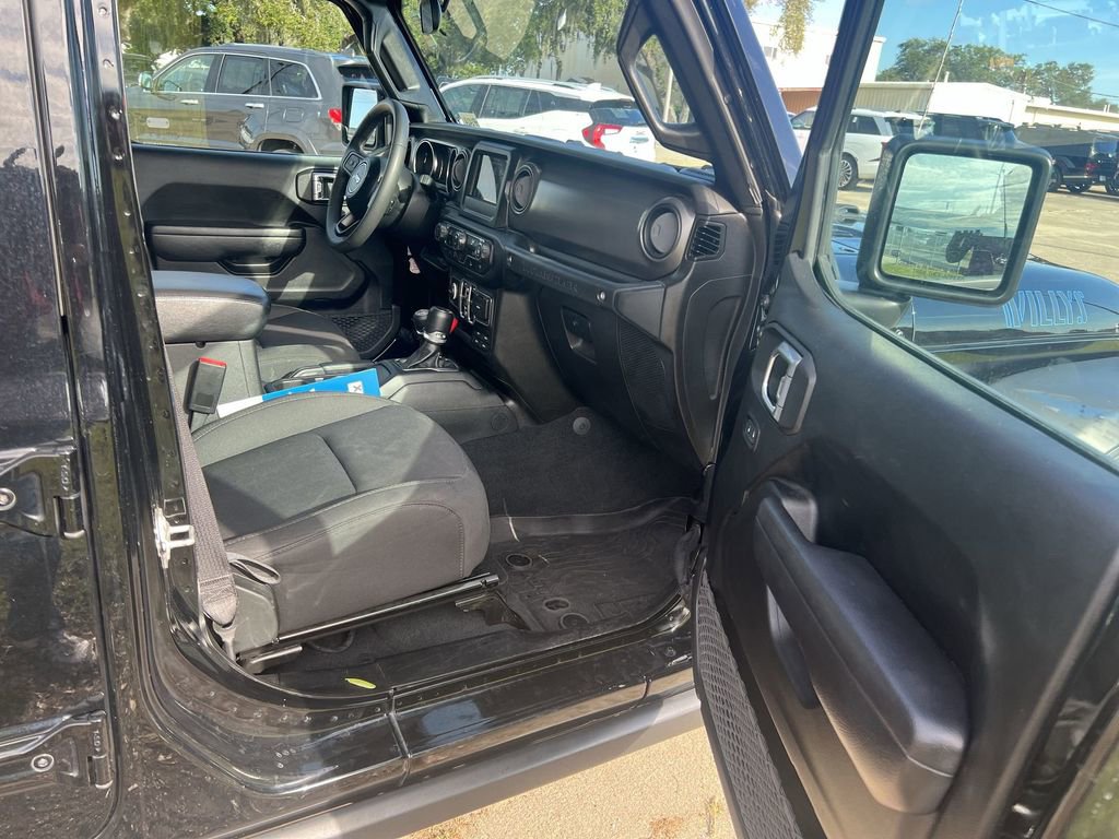 Used 2023 Jeep Wrangler Unlimited image 22