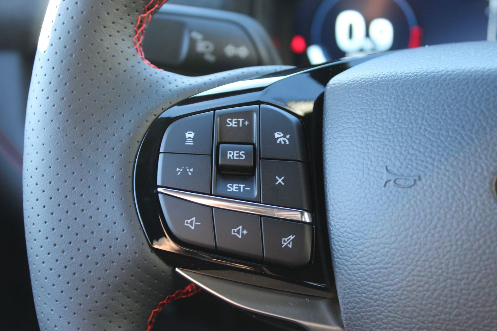 New 2026 Ford Explorer ST-Line w/ ST-Line Street Pack image 23