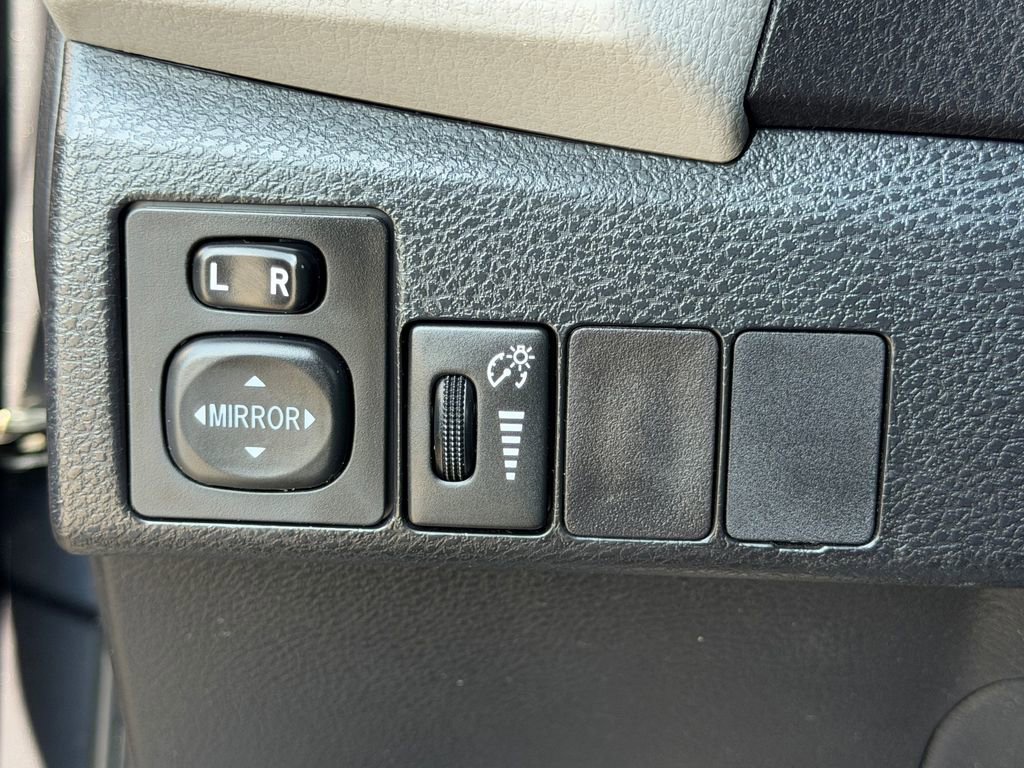 Used 2015 Toyota Corolla LE image 34