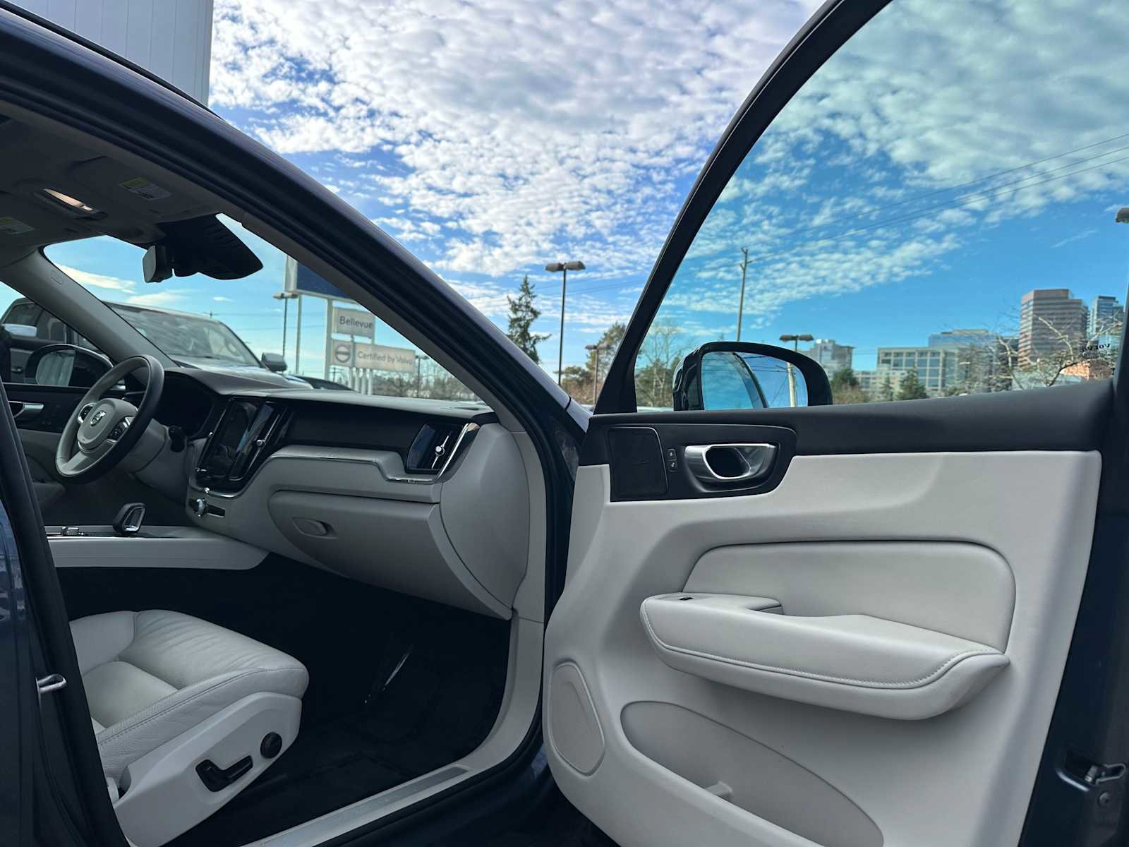 Certified 2024 Volvo XC60 T8 Plus w/ Protection Package Premier image 11