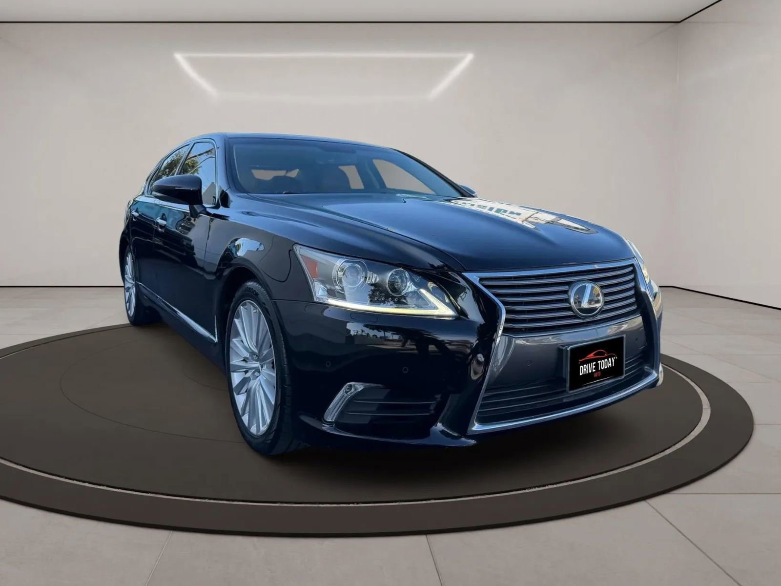 Used 2013 Lexus LS 460 w/ Comfort Pkg RWD image 3