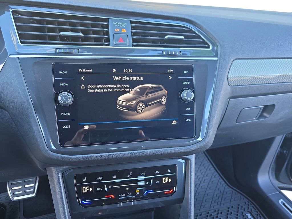 Certified 2023 Volkswagen Tiguan SE R-Line AWD/4WD image 9