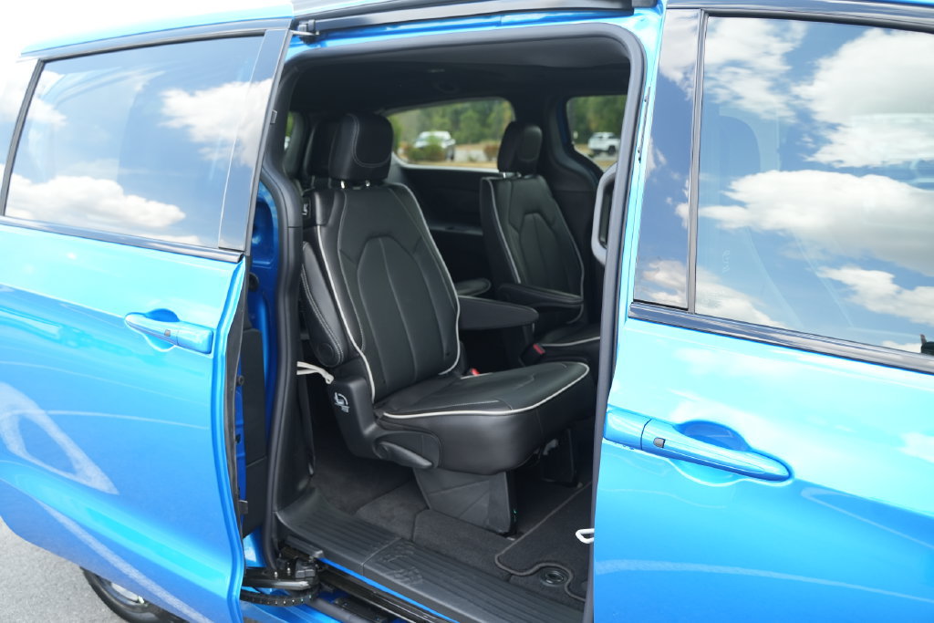 New 2027 Chrysler Pacifica Limited FWD image 20
